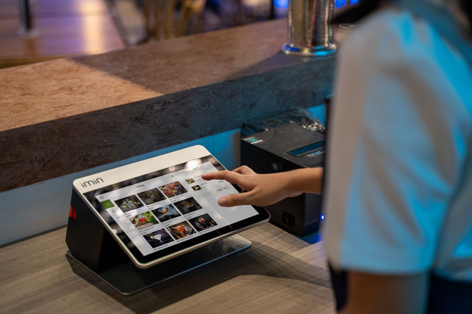 Horeca en automatisering: wat het personeelstekort betekent voor jouw kassa en marge